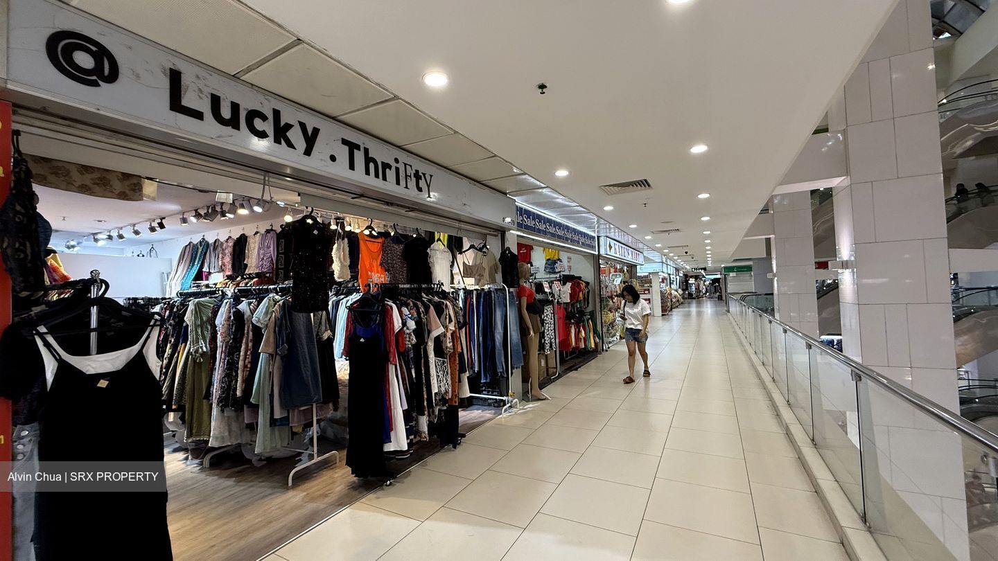 Lucky Plaza (D9), Retail #532532091